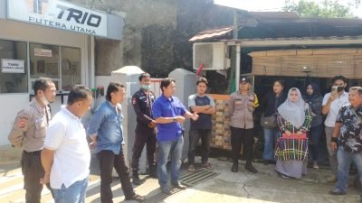 Bakal Diberhentikan Sepihak Dengan Alasan Ijazah, Ratusan Warga Kembang Kuning Geruduk PT Trio Putera Utama