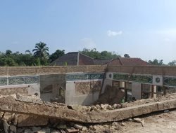 Diduga Termakan Usia, Bangunan Masjid di Gunung Picung Pamijahan Ambruk