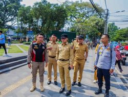 Ngantor di Alun-alun Kota Bogor, Ini yang Dilakukan Bima Arya