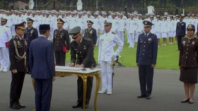 Jokowi Lantik 833 Perwira TNI-Polri dan Anugerahkan Gelar Adhi Makayasa