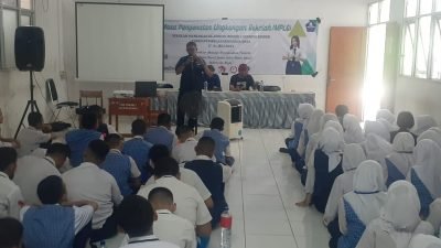 Sat Narkoba Polres Bogor dan AJB Sosialisasikan Bahaya Narkoba dan Berita Hoax di MPLS SMKN 1 Gunung Sindur