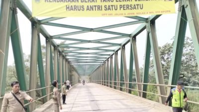 Membahayakan, Jembatan Lewiranji Rumpin Dipasang Spanduk Himbauan