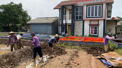 Mahasiswa IPB University Sulap Lahan Kosong Jadi Kolam Ikan di Desa Purwasari Dramaga