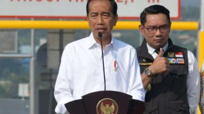 Momen Ridwan Kamil Acungkan Jempol Saat Jabar Disebut Jokowi Sebagai Juara Investasi