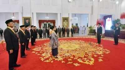 Jokowi Anugerahkan Tanda Kehormatan Kepada 18 Tokoh, Ini Nama-namanya