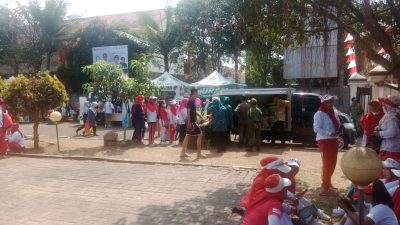 Ada Iwan Setiawan, Pasar Murah di Kantor Camat Cileungsi Diserbu Emak-emak
