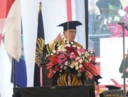 Unesa Anugerahi Sekjen Kemenkumham Komjen Pol Andap Budhi Revianto Gelar Doktor Kehormatan