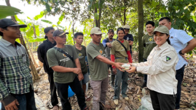 SV IPB University bersama PT Bogor Kopi Indonesia Transfer Teknologi ke Petani Kopi di Cariu dan Tanjungsari