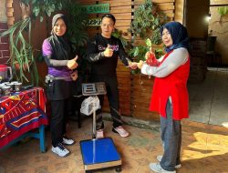 Peduli Lingkungan, Kang Iful Caleg DPRD Jabar Berikan Bantuan Timbangan ke Bank Sampah Griya Resik