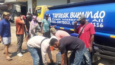 Peduli, PIC Bagikan Air Bersih Kepada Warga Tiga Desa di Kecamatan Sukaraja