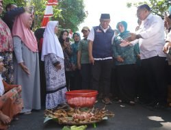 Ratusan Ayam Bekakak Sambut Boling Bupati Bogor di Desa Karyasari Leuwiliang