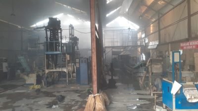 Prabrik Plastik di Kemang Terbakar, Kerugian Ditaksir Ratusan Juta