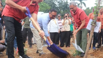 Bupati Iwan Setiawan Bersama KLHK dan PLN Lakukan Penanaman Pohon di RTH Jalan Tegar Beriman
