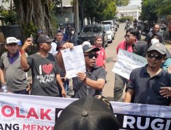 Merasa Ganti Rugi Tol Desari Sesi 3 Tidak Sesuai, Puluhan Warga Geruduk Kantor Kecamatan Bojonggede