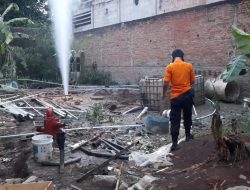 Gali Sumur, Warga Sukaraja Digegerkan Semburan Gas Bercampur Air