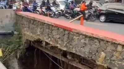 Satlantas Polresta Bogor Kota Lakukan Rekayasa Lalulintas di Lokasi Longsor Jalan Raya Tajur