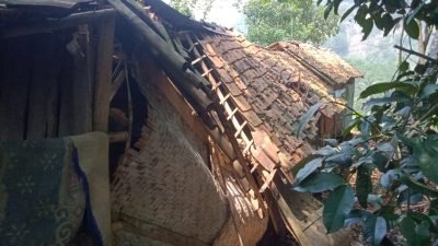 Bangunan Ponpes di Desa Sukamaju Cigudeg Roboh Akibat Diterjang Angin Kencang