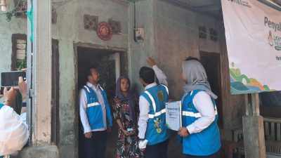 Melalui Donasi Pegawai, PLN Gunung Putri Pasang Listrik Gratis Masyarakat Kurang Mampu