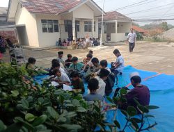 Khawatir Bangungan Roboh, Siswa SDN Bojong Jengkol 01 Ciampea Terpaksa Belajar di Halaman