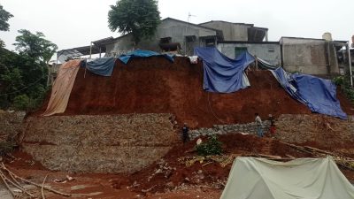 TPT Samisade Desa Puspasari Ambruk, 34 Orang Terdampak