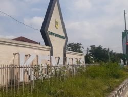 Tampak Kumuh, Warga dan Pengguna Jalan Sayangkan Tugu Ikon Kemang Tidak Terawat