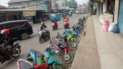 Belum Ditertibkan, Angga Dita Duga Dishub Kabupaten Bogor Sepelekan Soal Parkiran di Bahu Jalan Pasar Wanaherang
