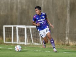 Bojan Hodak Sebut Pemain Muda Persib Butuh Jam Terbang