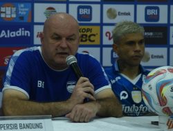 Bojan Hodak Siapkan Laga Uji Coba Persib Selama Jeda Kompetisi
