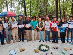 Pemilu 2024 Berjalan Kondusif, Kades Udin Saputra Berikan Penghargaan Kepada 7 TPS