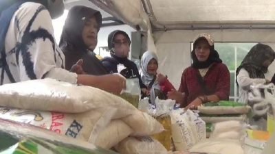Ratusan Warga Tajurhalang Serbu Bazar Murah yang digelar Pengembang Perumahan Emerald