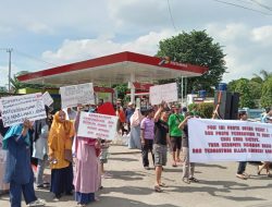 27 Sumur Warga di Gunungsindur Diduga Tercemar BBM, Warga Gelar Aksi Demo Meminta SPBU Ditutup