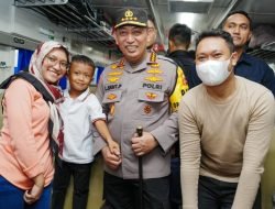 Tinjau Stasiun Pasar Senen, Kapolri Pastikan Pemudik Kereta Api Dapat Pelayanan dan Rasa Aman