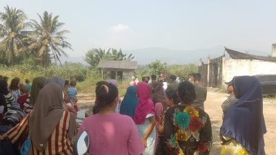 Sumur dan Lahan Pertanian Tercemar, Ratusan Warga Leuwisadeng Geruduk Gudang Limbah Plastik Kecap