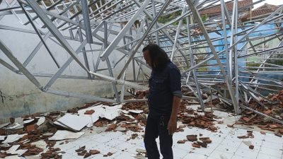 Momen Hardiknas, 4 Ruang Kelas SMPN 1 Sukajaya Ambruk Belum Juga Diperbaiki Pemkab Bogor