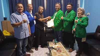 Wakili Elly Yasin, Lurah Usup Ambil Formulir Cabup ke Partai Demokrat