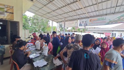 Sebanyak 1.227 KPM Desa Pabuaran Kemang dapat Bantuan Beras 10 Kg