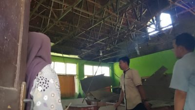 Sudah Lapor Disdik dan DPRD, Atap Plafon Ruang Kelas SDN Cipinang 3 Rumpin yang Ambruk Belum Juga Diperbaiki