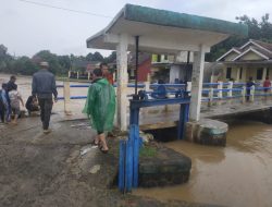 Kades Babakan dan Sekcam Ciseeng Tinjau Lokasi Terdampak Banjir
