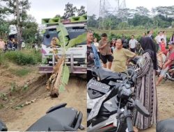 Ancam Keselamatan Warga, Emak-Emak di Jonggol Stop Mobil Truk Tanah Galian Ilegal di Sukamakmur