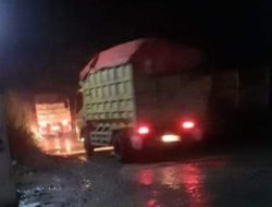 duh, Warga Sukamulya Rumpin Keluhkan Bau Akibat Mobilisasi Truk Bermuatan Sampah