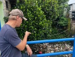 Warga Desa Semplak Barat Bogor Keluhkan Tumpukan Sampah Dialiran Kali Cidepit