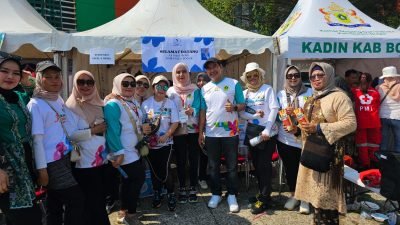 Sukseskan Jalan Sehat Kadin di HJB Ke-542, Sulhajji Jompa Sumbang 1 Tiket Umroh