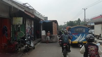 Parkir Sembarangan Penyumbang Kemacetan di Jalan Jampang, Dishub Kemana Ya?
