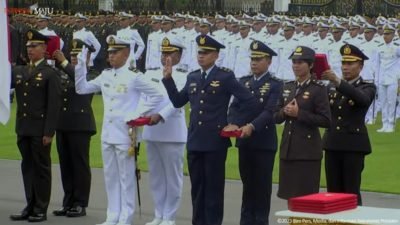 Jokowi Lantik 906 Perwira TNI-Polri Lulusan Akmil dan Akpol 2024 di Istana Merdeka