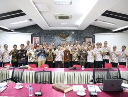 Pj Bupati Bogor Asmawa Tosepu Sampaikan Evaluasi Kinerja Triwulan II 2024 di Kemendagri
