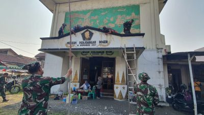 TNI-Polri dan Warga Bersatu Bebersih Museum Perjuangan Bogor