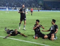 Laga Pembuka Liga 1 2024/2025 Persib Bandung Hajar PSBS Biak 4 -1