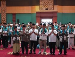 Pemkab Bogor Berangkatkan 60 Jamaah Umroh Pemenang Tegar Beriman Award 2024