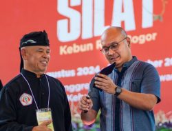 Kebun Raya Bogor Terima Cinderamata Kujang Pusaka dari IPSI Kota Bogor