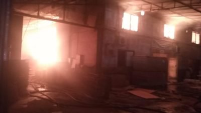 Akibat Korsleting Listrik, Gedung Pabrik PT Olympic Terbakar, Kerugian Ditaksir Rp 5 Miliar 